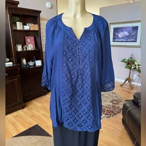 Emily Daniels blue lace 3/4 sleeves Vneck blouse-size XL